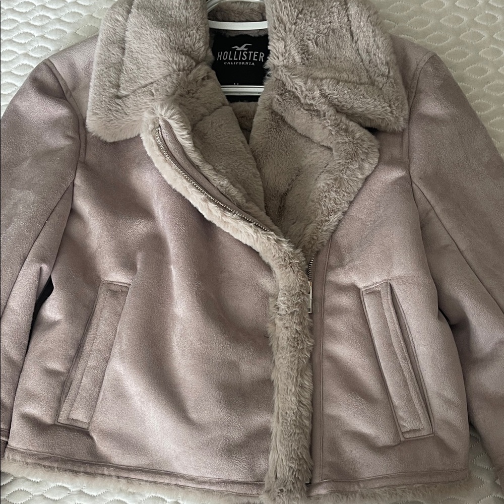Hollister Women's Cream Teddy Jacket - Picture 3 of 6